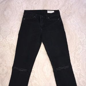 Black skinny jeans ripped at knees